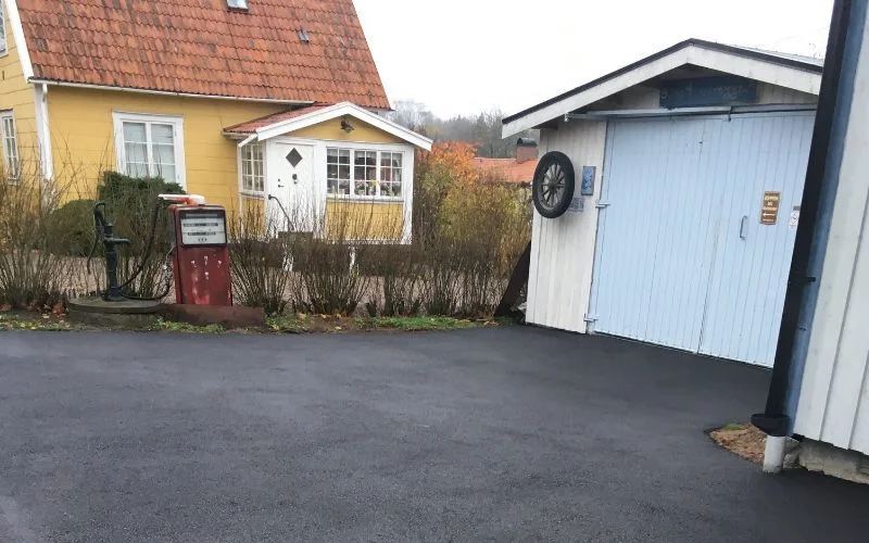 11. Breddning av husentre╠u garageinfart till sma╠ehus
