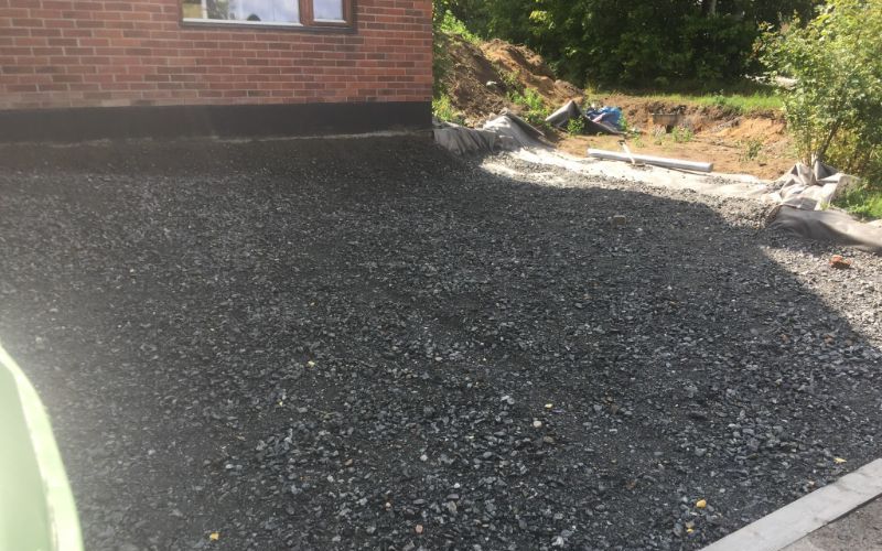 2. Asfalterad garageuppfart till sommarhus