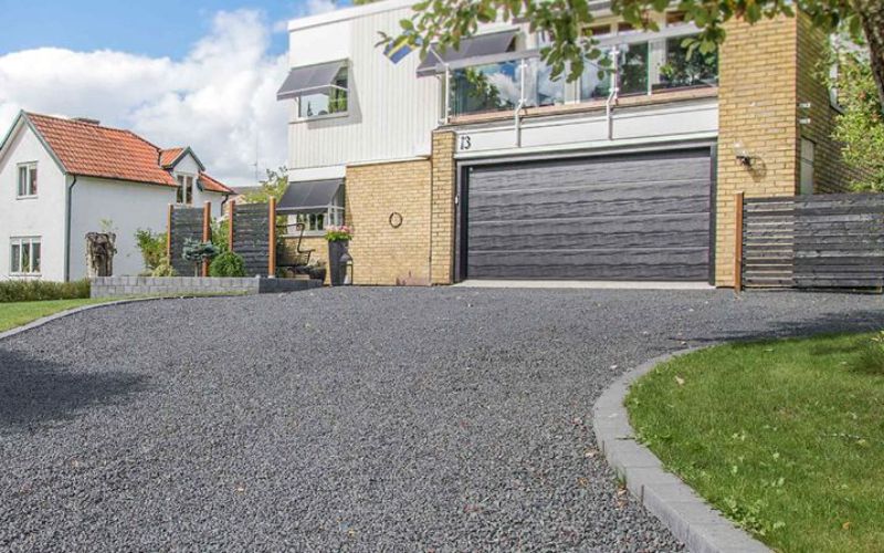 5. Asfalterad parkering till flerbostadshus
